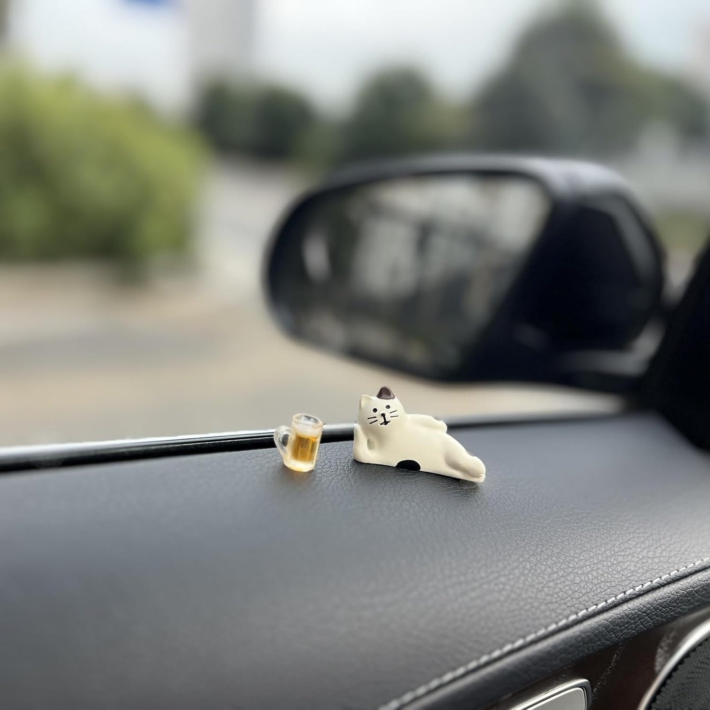 Lazy Cat Dashboard Ornament – Cute Car Interior Decoration with Mini Beer Mug, Resin Figurine for Home, Office, and Desktop Decor