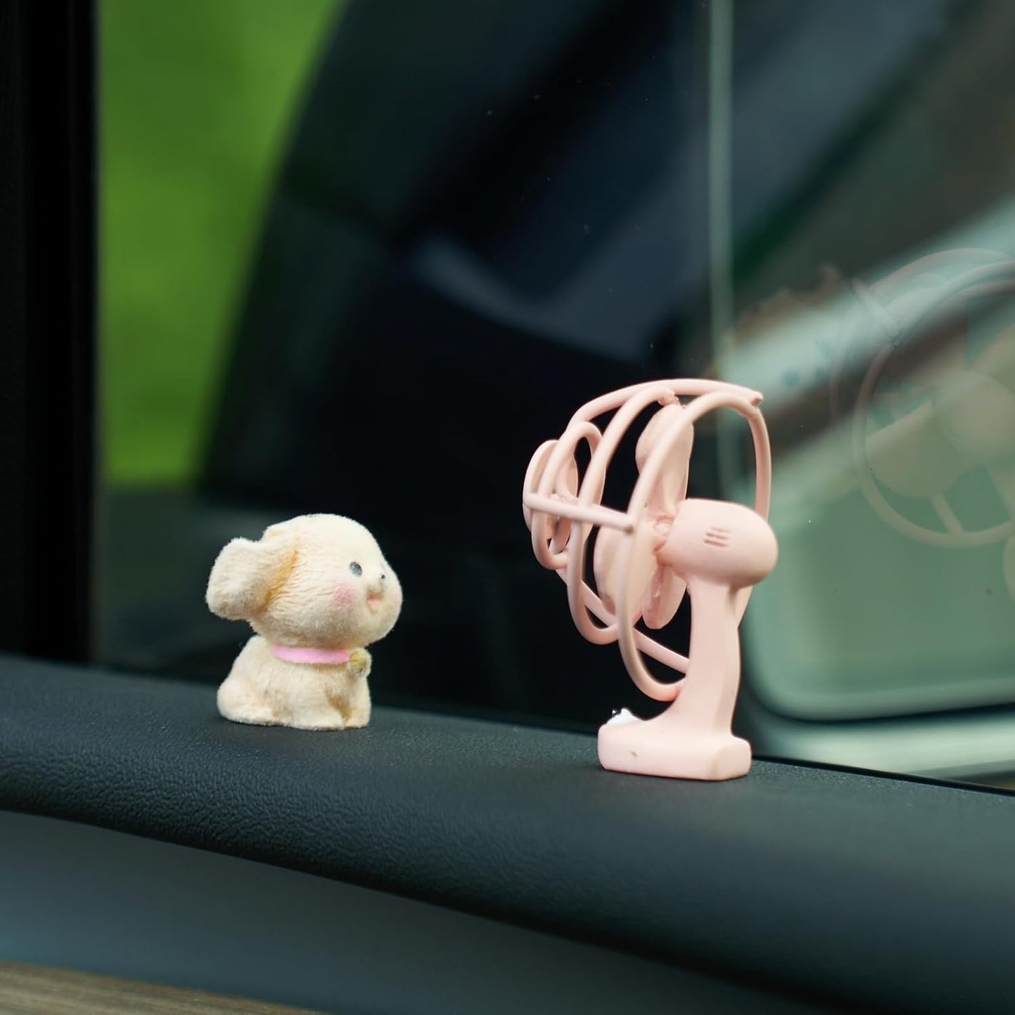 Cute Puppy & Mini Fan Car Dashboard Ornament Set – Creative Cartoon Resin Decoration for Car Interior, Office Desk, Home Décor, Adorable Gift Figurines