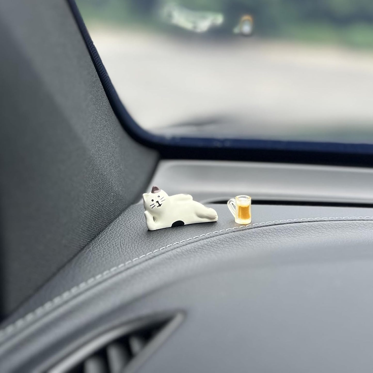 Lazy Cat Dashboard Ornament – Cute Car Interior Decoration with Mini Beer Mug, Resin Figurine for Home, Office, and Desktop Decor