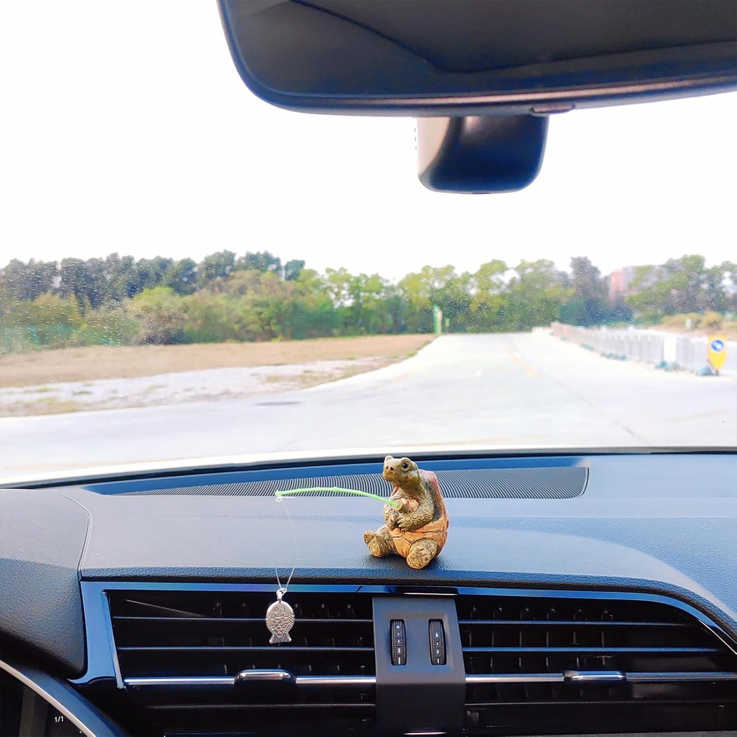 Creative Turtle Fishing Car Dashboard Ornament – Cute Resin Figurine, Funny Mini Decoration for Car Interior, Home or Office Desk, Unique Gift Choice