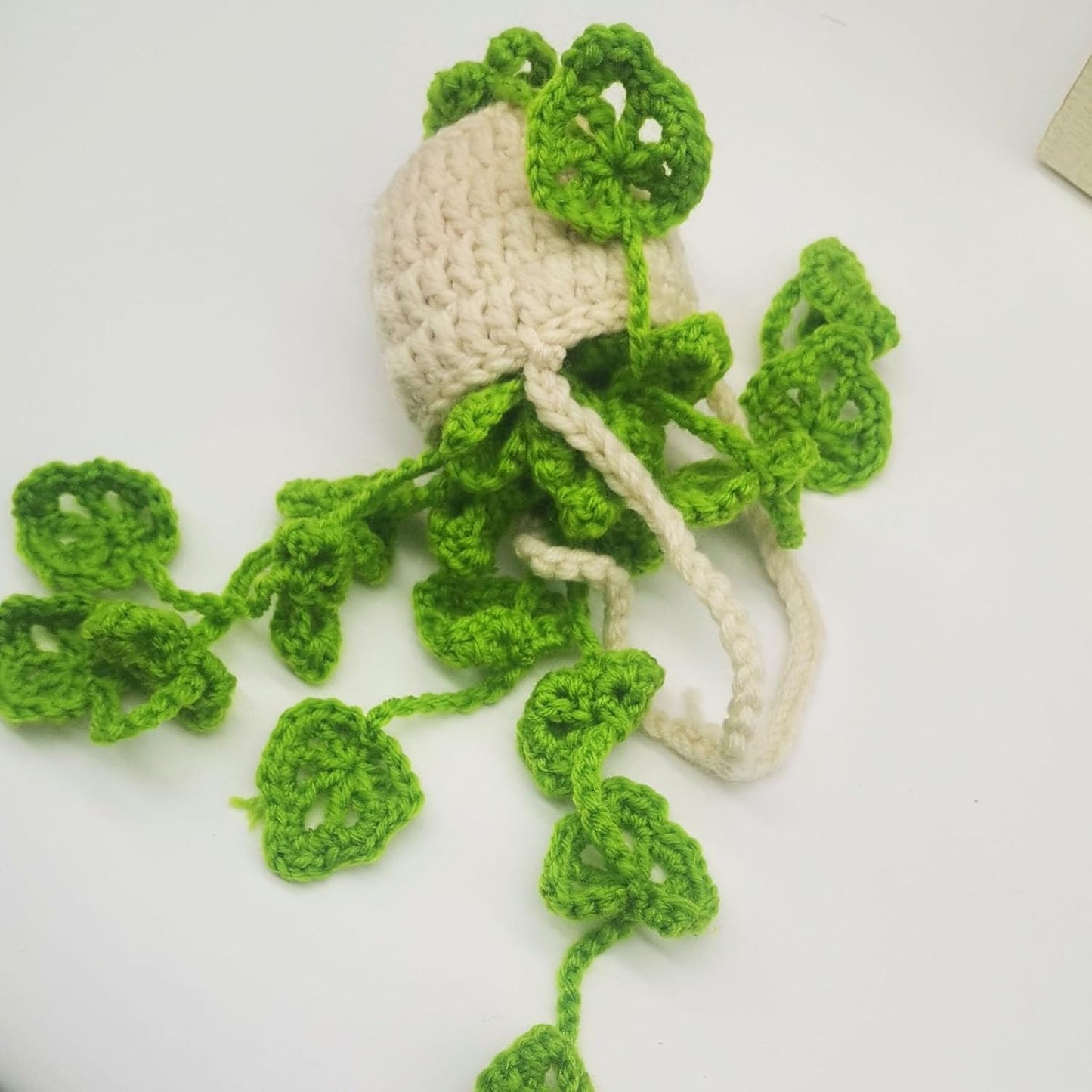 Handmade Knitted Green Plant Car Dashboard Hanging Ornament – Creative Yarn Crochet Decoration, Cute Artificial Potted Plant for Car, Home & Office, Perfect Gift Idea
