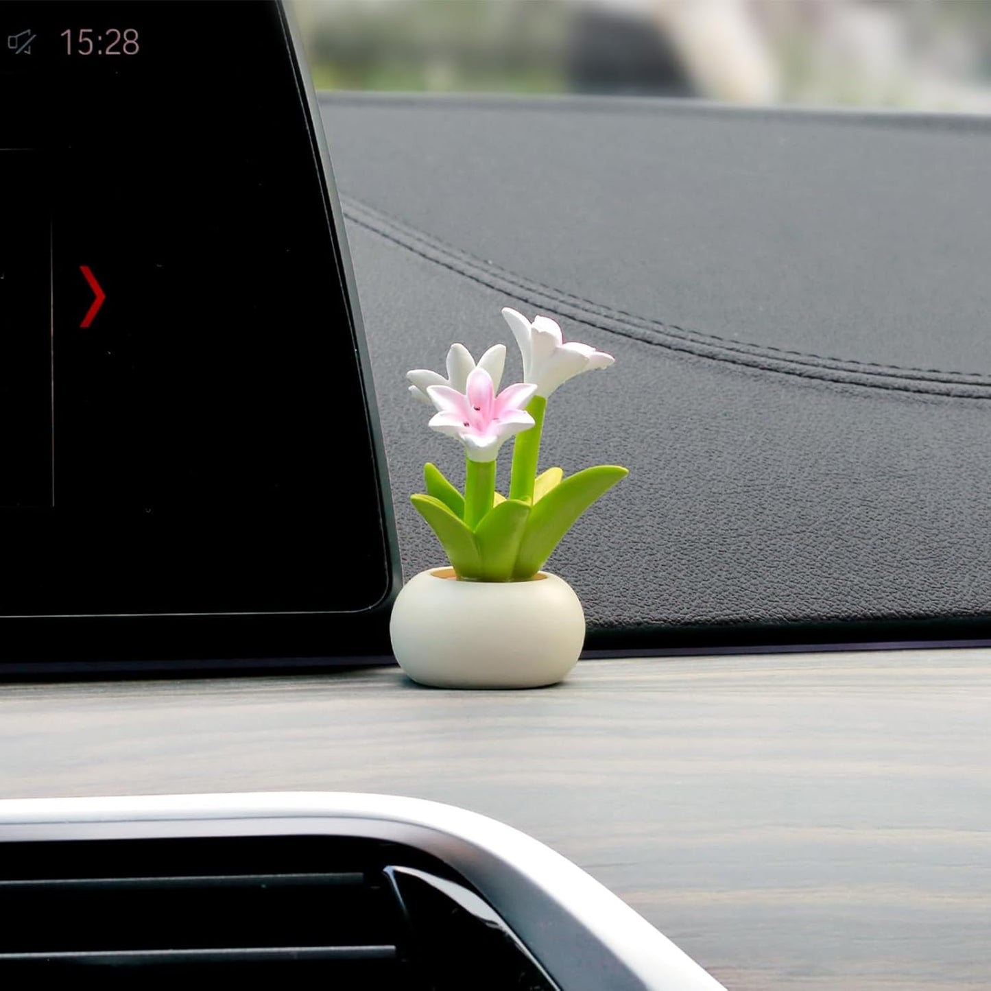 Mini Car Dashboard Flower Ornament – Creative Faux Lily Plant in Pot Decoration for Car, Office Desk, and Home Decor