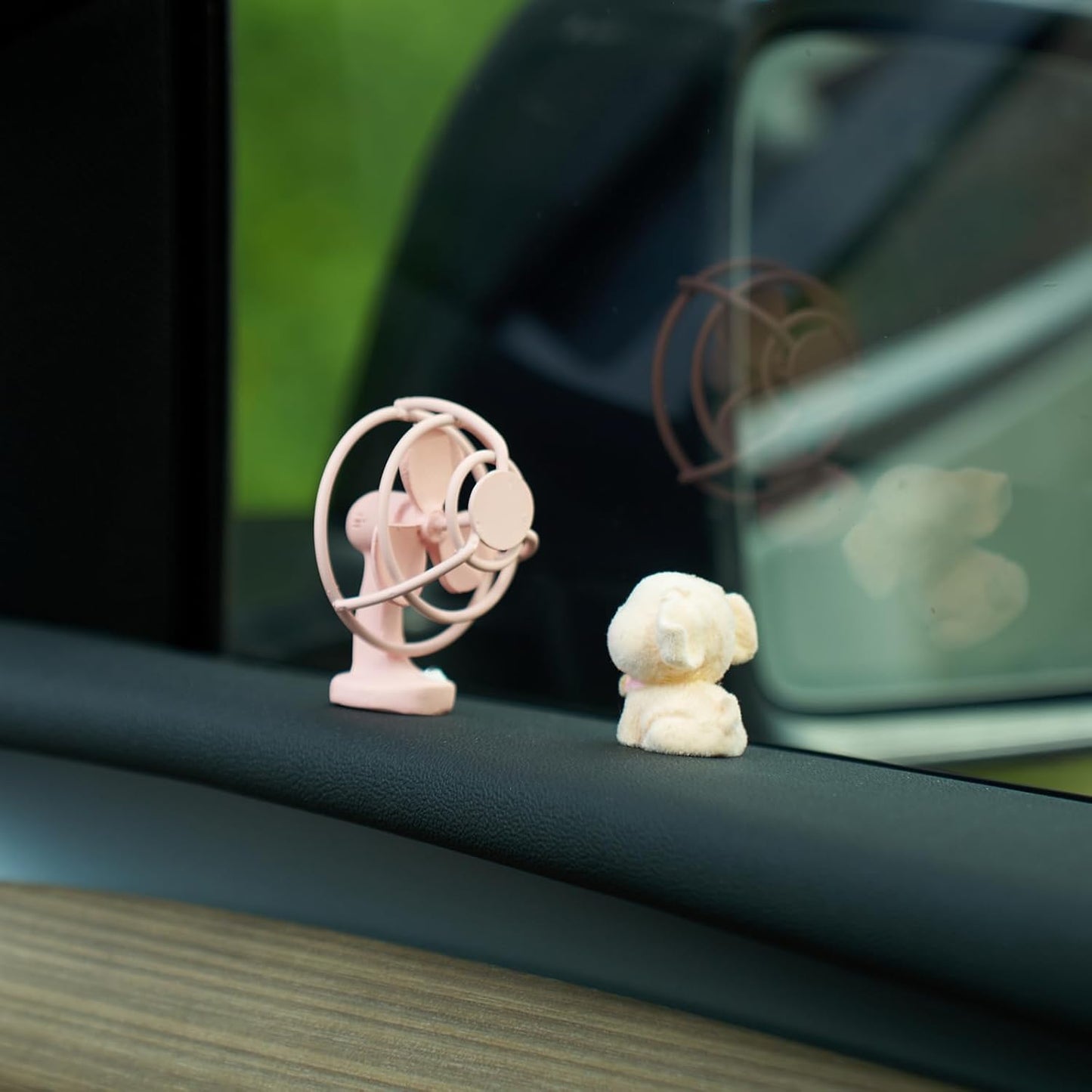 Cute Puppy & Mini Fan Car Dashboard Ornament Set – Creative Cartoon Resin Decoration for Car Interior, Office Desk, Home Décor, Adorable Gift Figurines