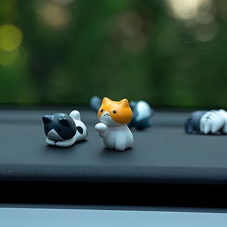 Cute Cat Figurine Dashboard Ornaments – Creative Resin Car Interior Decoration, Adorable Cat Desk Accessories, Mini Home & Office Decor, Gift for Cat Lovers