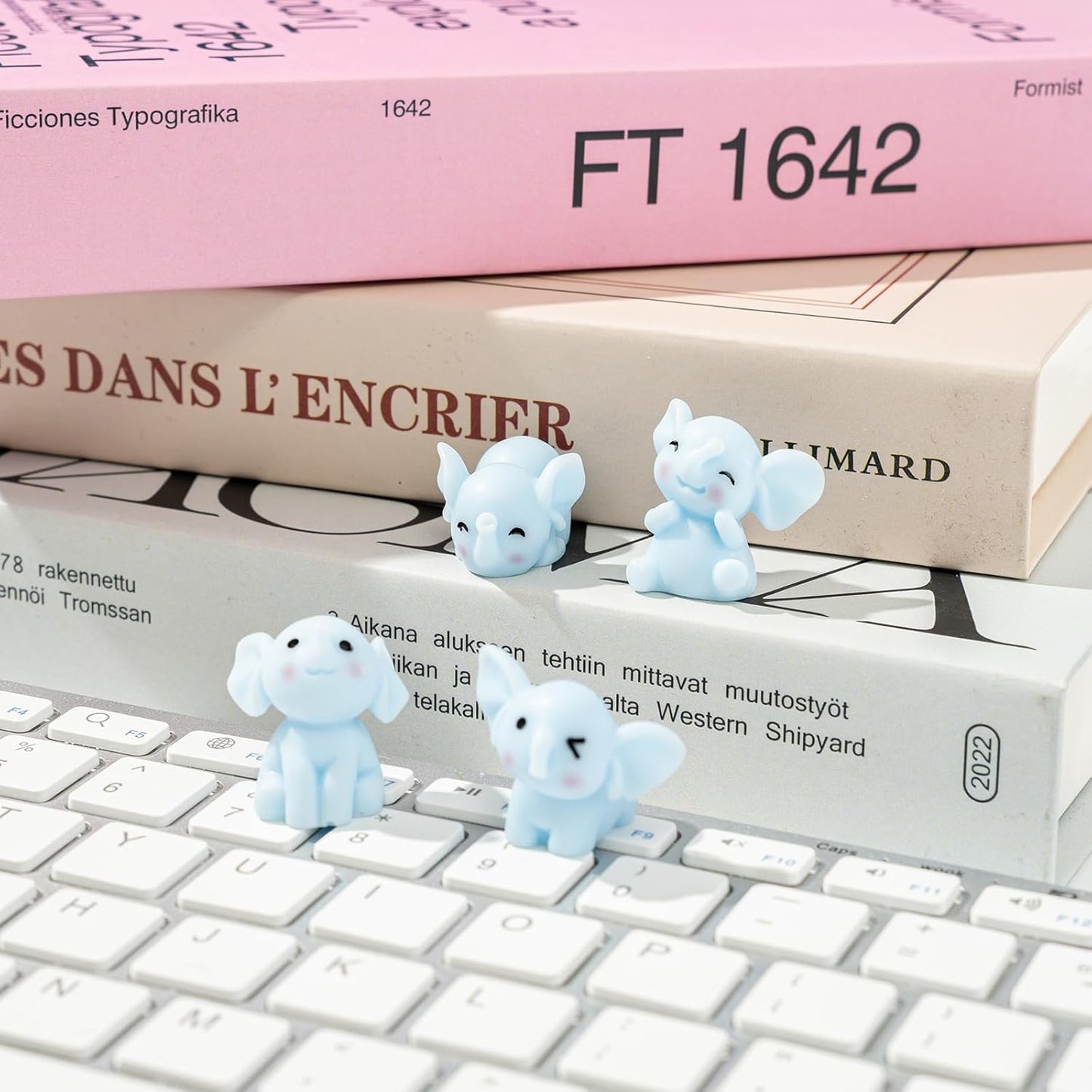 Blue Elephant Dashboard Ornament Set – 4Pcs Mini Resin Figurines Cute Animal Car Accessories Desk Decorations Gift Collection
