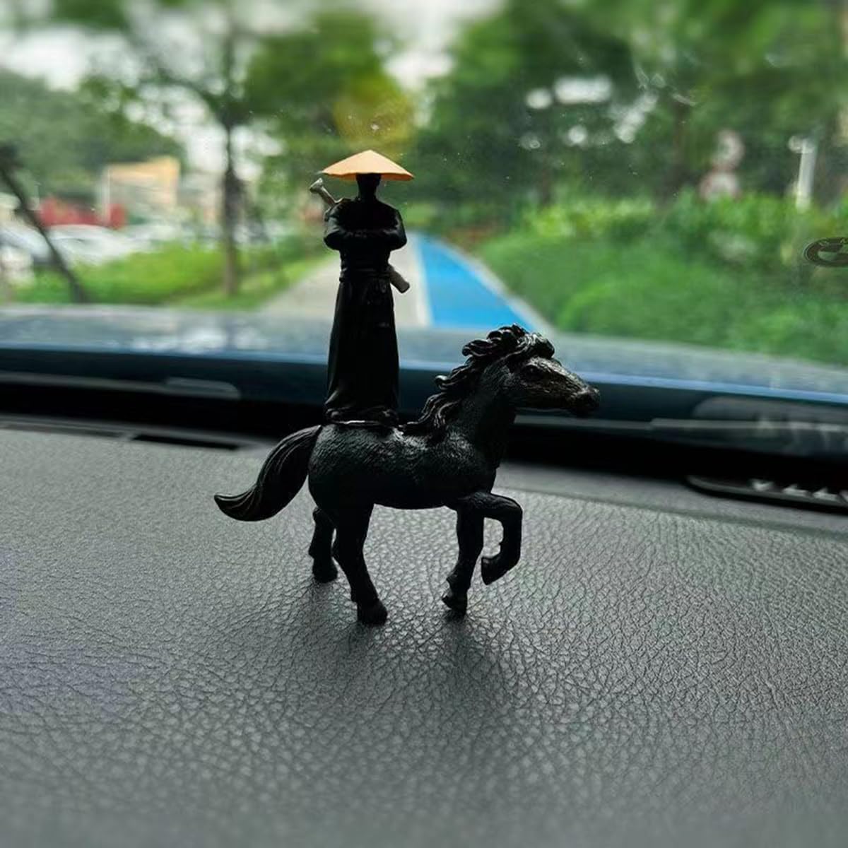 Creative Samurai and War Horse Dashboard Ornament – Oriental Style Car Interior Decoration, Resin Figurine Set for Car, Home, Office, and Gift