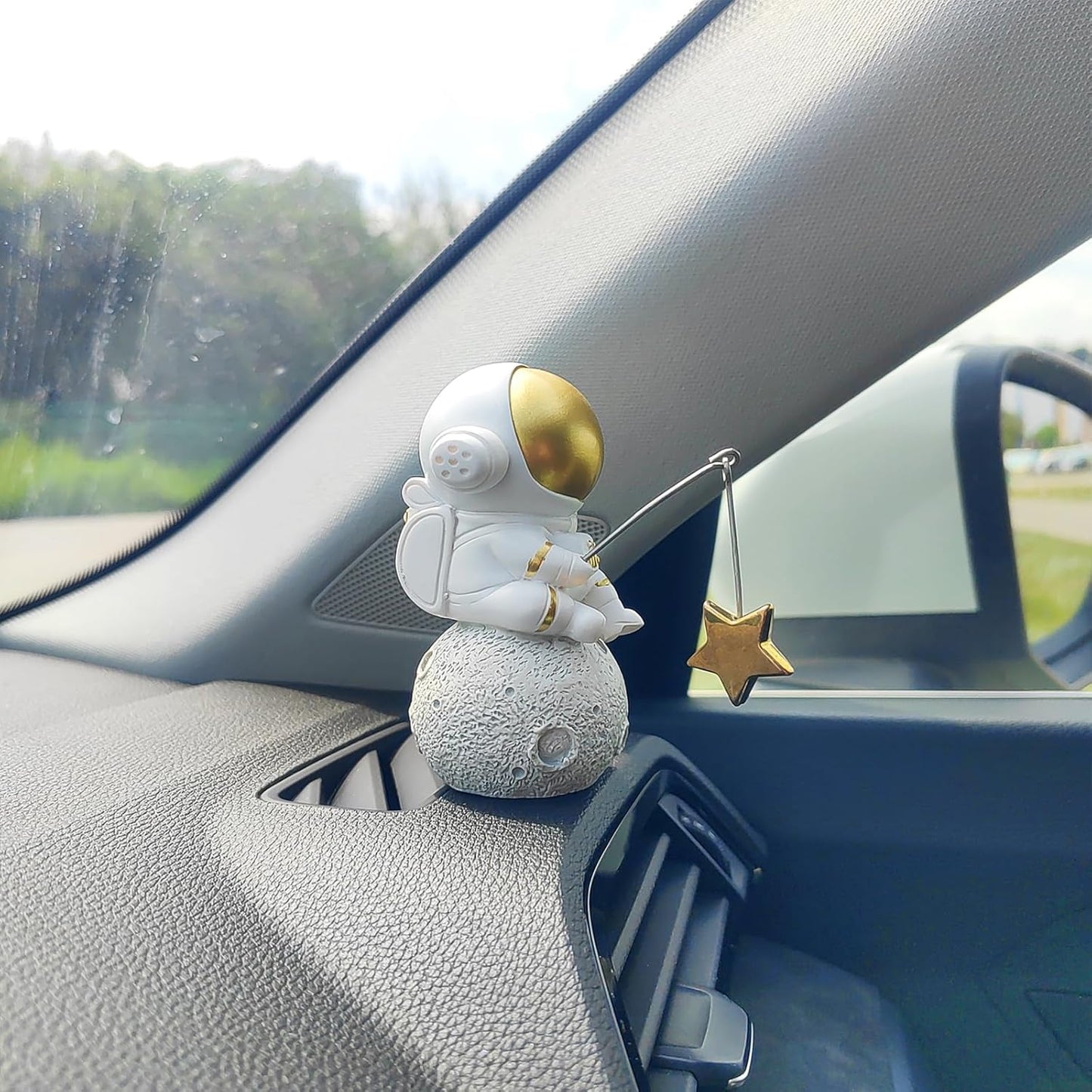 Astronaut Fishing Star Car Dashboard Ornament – Creative Space Figurine Decoration for Car, Home, Office, and Gifts